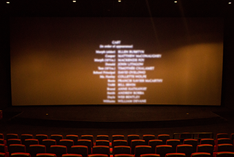 圣淘沙dh国际党委组织召开《长津湖》观影活动