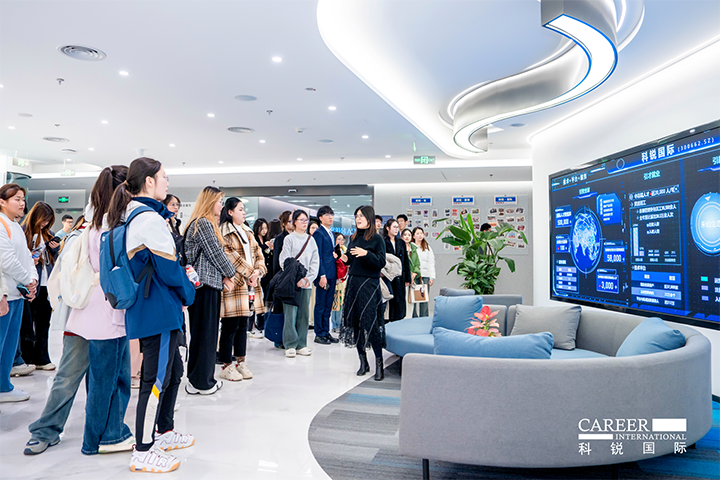 知名人力资源供应商圣淘沙dh国际在企业参访活动中为拜访嘉宾与学生介绍公司基本情况